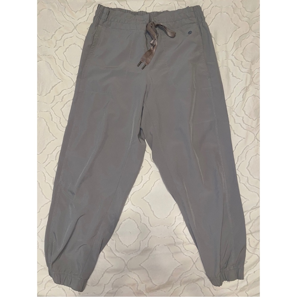 Apana Stretch-Woven Yoga capri pants
